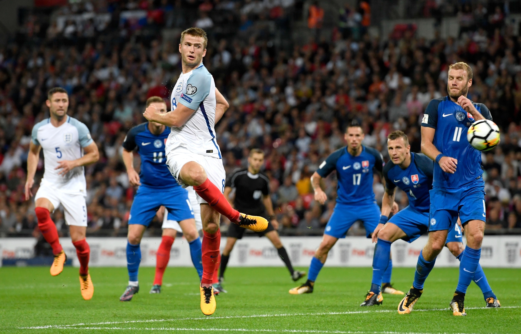 曼晚：阿莫林在高层会面中表示，不会将拉什福德列入未来计划（曼晚：阿莫林与高层会谈称，拉什福德不在其未来计划内）