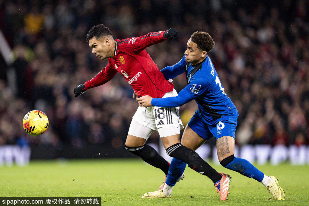 AC米兰客场0-2负都灵，阿莱格里因红牌停赛，替补普利西奇助球队扳平比分。