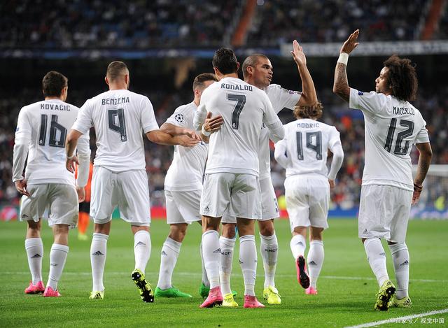 西甲-拉菲尼亚双响德容破门 巴萨5-1马略卡（西甲：拉菲尼亚梅开二度，德容建功，巴萨5-1大胜马略卡）