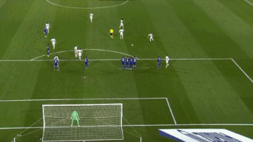 抽象，特朗普晒和C罗踢球的AI生成视频：C罗很聪明也很酷